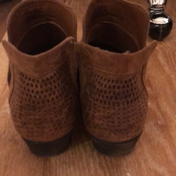Tan ankle booties - Picture 3 of 5